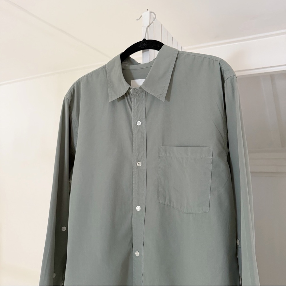 Citizens of Humanity Kayla Shrunken Poplin Button Down Shirt in Nova - Picture 11 of 12